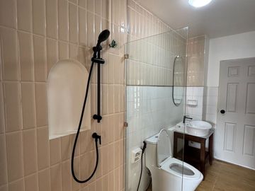 For sale 3-storey townhouse (renovated) in Chiang Mai Land, very good location, near famous schools in Chiang Mai.