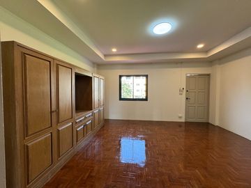 For sale 3-storey townhouse (renovated) in Chiang Mai Land, very good location, near famous schools in Chiang Mai.