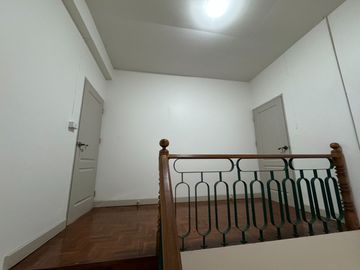For sale 3-storey townhouse (renovated) in Chiang Mai Land, very good location, near famous schools in Chiang Mai.