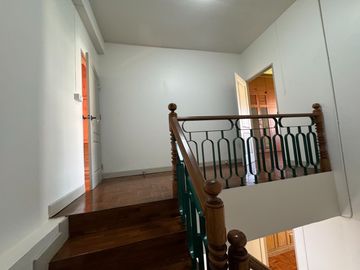 For sale 3-storey townhouse (renovated) in Chiang Mai Land, very good location, near famous schools in Chiang Mai.