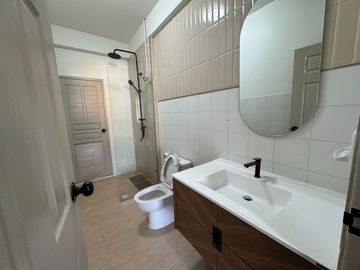 For sale 3-storey townhouse (renovated) in Chiang Mai Land, very good location, near famous schools in Chiang Mai.
