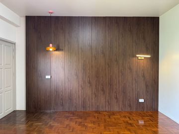 For sale 3-storey townhouse (renovated) in Chiang Mai Land, very good location, near famous schools in Chiang Mai.