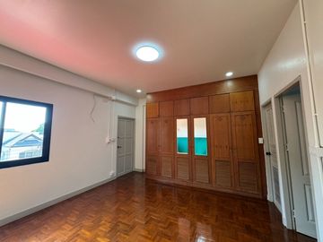 For sale 3-storey townhouse (renovated) in Chiang Mai Land, very good location, near famous schools in Chiang Mai.