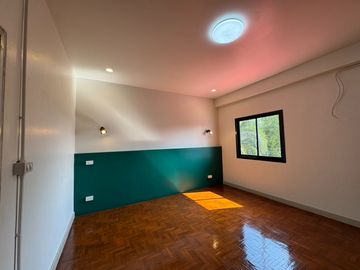 For sale 3-storey townhouse (renovated) in Chiang Mai Land, very good location, near famous schools in Chiang Mai.