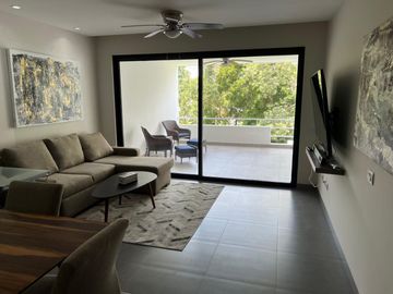 Exclusivo Departamento de 2 Recámaras en Nick Price: Confort y Estilo en Playa del Carmen