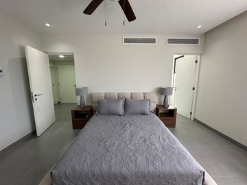 Exclusivo Departamento de 2 Recámaras en Nick Price: Confort y Estilo en Playa del Carmen