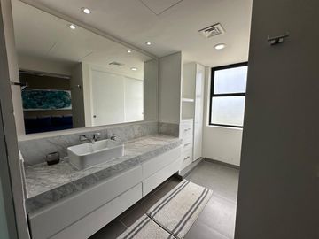 Exclusivo Departamento de 2 Recámaras en Nick Price: Confort y Estilo en Playa del Carmen