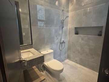 MODERN BRAND NEW SAN JUAN TOWNHOUSE WITH ELEVATOR AND GARDEN FOR SALE!