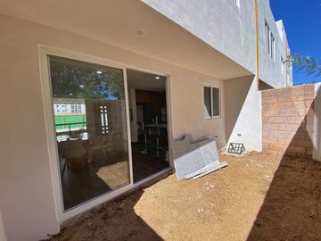 Casa en venta con roof garden conjunto privado Cuautlancingo