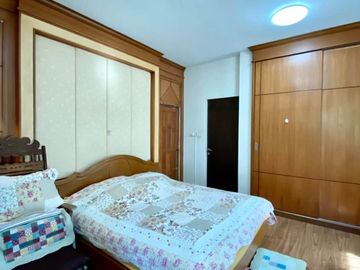 House for sale in luxury project located on Mahidol road. Fully furnished and electric appliances. Ready to move in