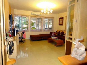 House for sale in luxury project located on Mahidol road. Fully furnished and electric appliances. Ready to move in