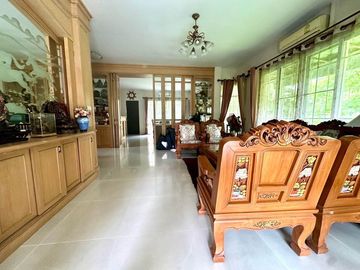 House for sale in luxury project located on Mahidol road. Fully furnished and electric appliances. Ready to move in
