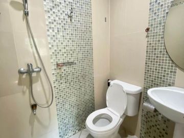House for sale in luxury project located on Mahidol road. Fully furnished and electric appliances. Ready to move in