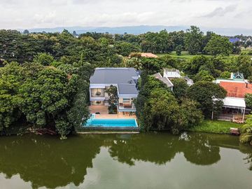 Spacious House for sale in Maerim. The backyard is by the lake and mountain view.