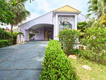 Spacious House for sale in Maerim. The backyard is by the lake and mountain view.