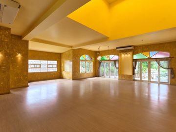 Spacious House for sale in Maerim. The backyard is by the lake and mountain view.