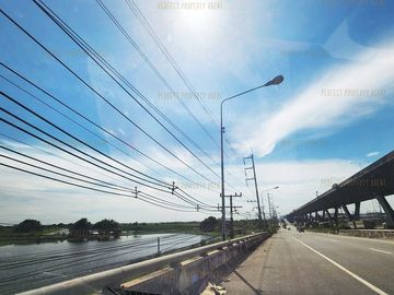 ขาย ที่ดินเปล่า 107 ไร่ ติดถนนบางนาตราด สีส้มลายจุดขาว ใกล้แม่น้ำบางปะกง