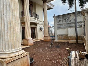 DIJUAL SANTAI TAPI PASTI RUMAH SIAP HUNI Jl. RIMBA CIPETE UTARA KEBAYORAN BARU JAKARTA SELATAN (DEKAT ESSENCE DARMAWANGSA APARTMENT)