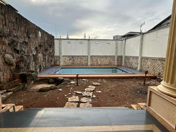 DIJUAL SANTAI TAPI PASTI RUMAH SIAP HUNI Jl. RIMBA CIPETE UTARA KEBAYORAN BARU JAKARTA SELATAN (DEKAT ESSENCE DARMAWANGSA APARTMENT)