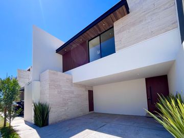 Casa en venta con recámara en planta baja