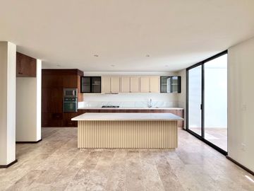 Casa en venta con recámara en planta baja