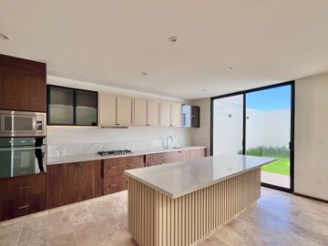 Casa en venta con recámara en planta baja