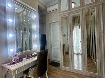 Rumah full furnish design classic di cempaka putih jakarta pusat