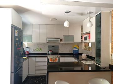 Se vende casa de 2 pisos, Frente a Parque en la Residencial La Alameda-Paiján (TSuarez)
