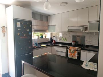 Se vende casa de 2 pisos, Frente a Parque en la Residencial La Alameda-Paiján (TSuarez)