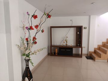Se vende casa de 2 pisos, Frente a Parque en la Residencial La Alameda-Paiján (TSuarez)