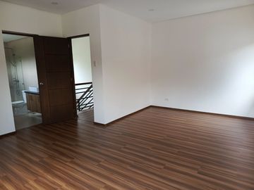 4 Bedrooms House For Sale in Sun Valley Estates Antipolo