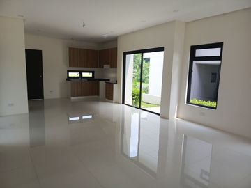 4 Bedrooms House For Sale in Sun Valley Estates Antipolo