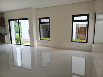 4 Bedrooms House For Sale in Sun Valley Estates Antipolo