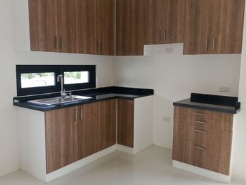4 Bedrooms House For Sale in Sun Valley Estates Antipolo