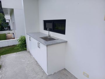 4 Bedrooms House For Sale in Sun Valley Estates Antipolo