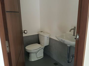 4 Bedrooms House For Sale in Sun Valley Estates Antipolo