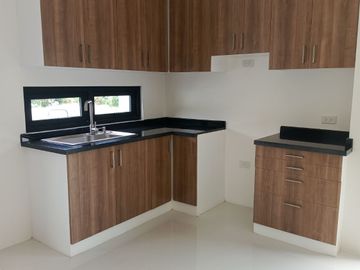 4 Bedrooms House For Sale in Sun Valley Estates Antipolo