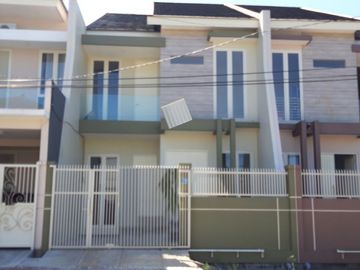 Rumah Baru Minimalis Modern Siap Huni Lokasi Gayungsari Surabaya Selatan