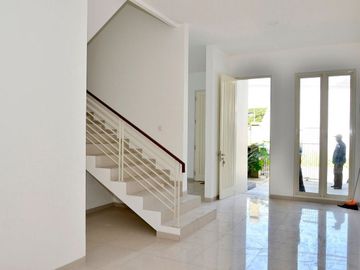Rumah Baru Minimalis Modern Siap Huni Lokasi Gayungsari Surabaya Selatan
