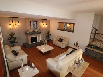 Residencia en venta con 5 habitaciones en Lomas del Marmol