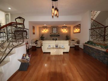 Residencia en venta con 5 habitaciones en Lomas del Marmol