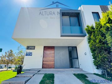 Casa Nueva en Venta Sendero de las Moras Galerias Santa Anita
