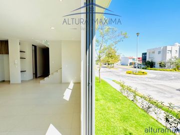 Casa Nueva en Venta Sendero de las Moras Galerias Santa Anita