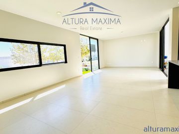 Casa Nueva en Venta Sendero de las Moras Galerias Santa Anita