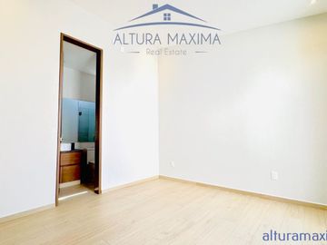 Casa Nueva en Venta Sendero de las Moras Galerias Santa Anita
