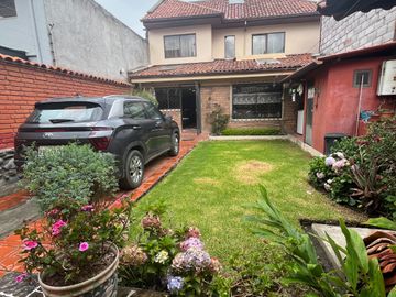 AMPLIA Y ACOGEDORA CASA DE VENTA, Sector Batan Shopping C1457