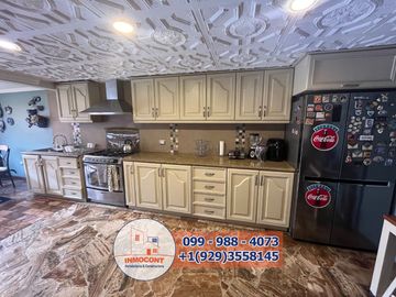 AMPLIA Y ACOGEDORA CASA DE VENTA, Sector Batan Shopping C1457