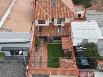 AMPLIA Y ACOGEDORA CASA DE VENTA, Sector Batan Shopping C1457