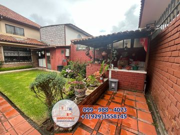 AMPLIA Y ACOGEDORA CASA DE VENTA, Sector Batan Shopping C1457