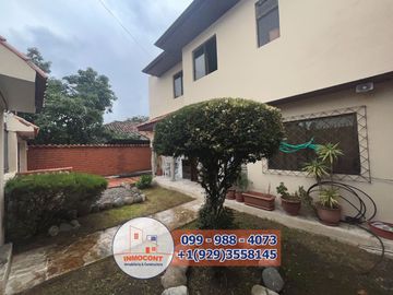 AMPLIA Y ACOGEDORA CASA DE VENTA, Sector Batan Shopping C1457
